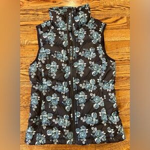 The North Face 550 Goose Down Puffer Vest in Blue Floral Print